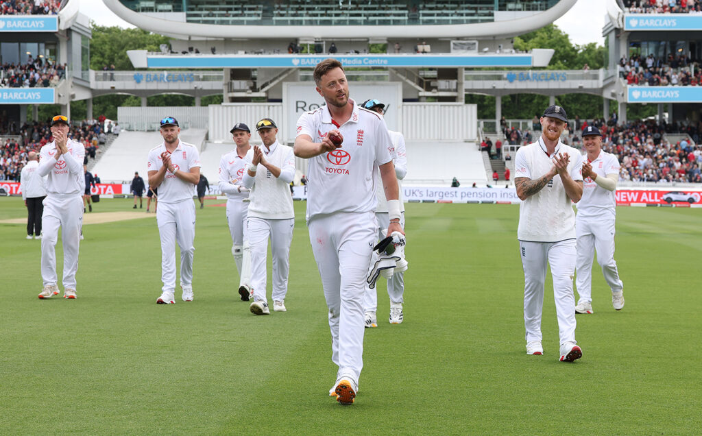 Ollie Robinson out of second Test with knee injury