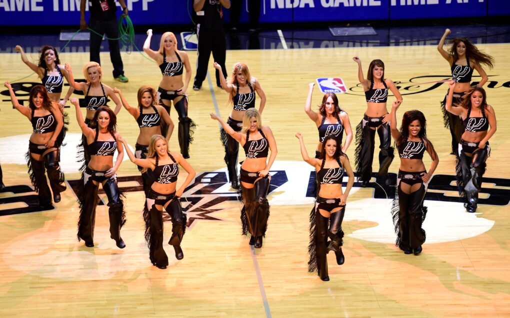 Open Thread: Spurs are bringing back the Silver Dancers