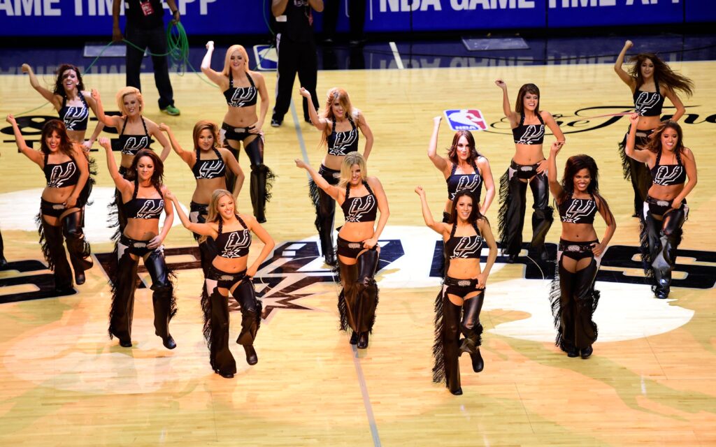 Open Thread: Spurs are bringing back the Silver Dancers