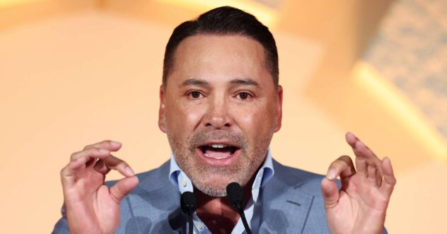 Oscar De La Hoya ranks one opponent above all the legends he faced: "I have to say he's the best"