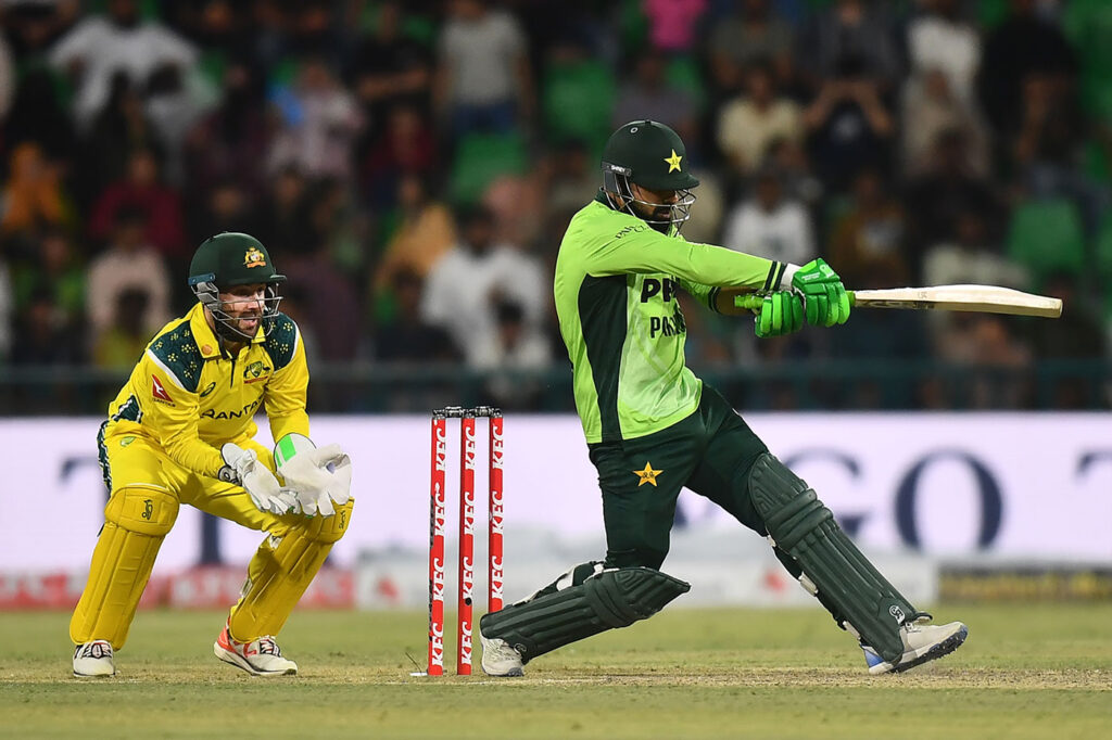Pakistan hold their nerve to take series in low-scoring scrap