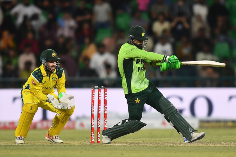 Pakistan hold their nerve to take series in low-scoring scrap