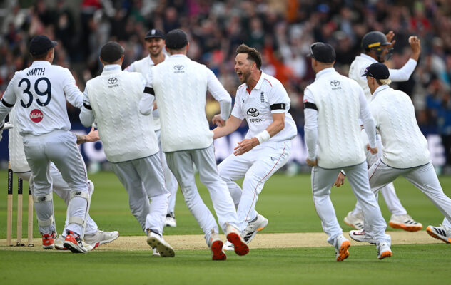 Robinson routs New Zealand top-order as England hit back on 16-wicket day