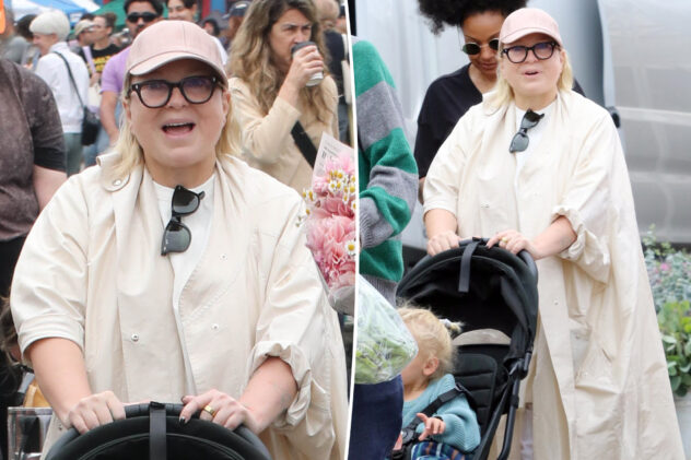 Sia ditches signature disguise for rare barefaced outing in LA