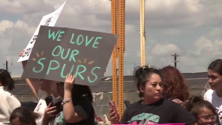Spurs return home to San Antonio after New York trip for NBA Finals