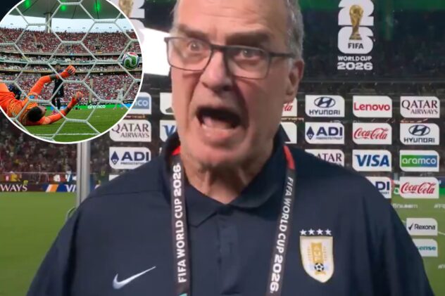 Uruguay manager Marcelo Bielsa screams at reporter after World Cup elimination following goalie drama