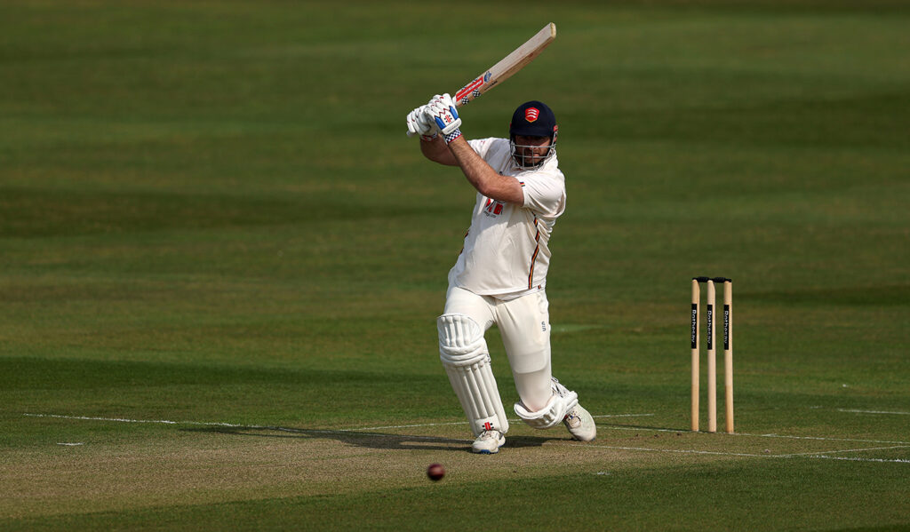 Walter century hunts down Foxes to send Essex top