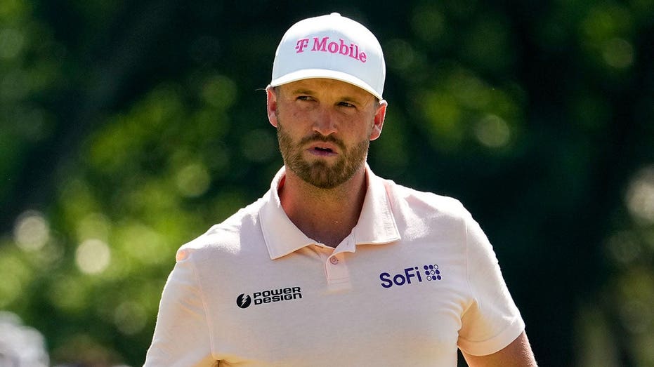 Wyndham Clark trolls Canadian Open crowd with Team USA Jack Hughes jersey, gets showered in boos