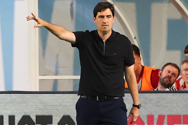 Andoni Iraola singles out six players including 'valuable' Liverpool star after Wrexham win