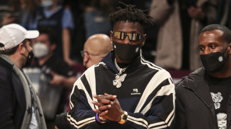 Antonio Brown has a very different memory of his Raiders disaster