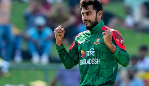 Bangladesh bowl against Zimbabwe under slightly overcast skies