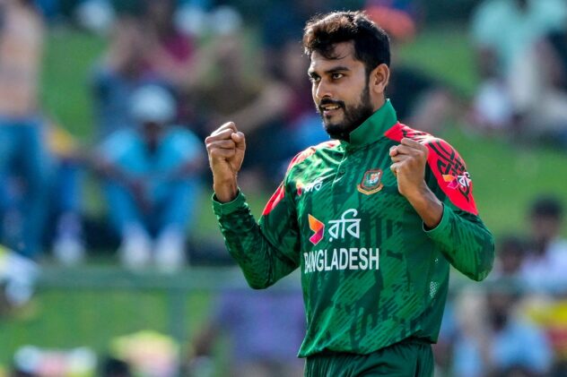 Bangladesh bowl against Zimbabwe under slightly overcast skies