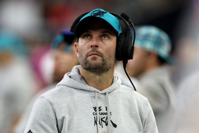 Commanders tap Wes Welker to replace tight ends coach fired after DWI arrest