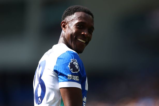 Danny Welbeck to Chelsea deal leaves Gary Neville fuming with Man Utd