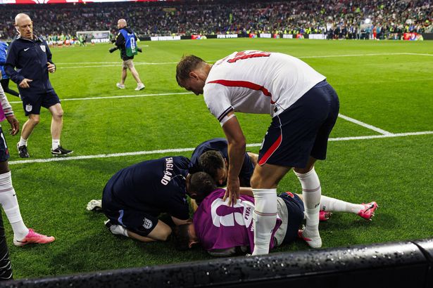 Harry Kane offers update on Jordan Henderson after Liverpool icon stretchered off with oxygen