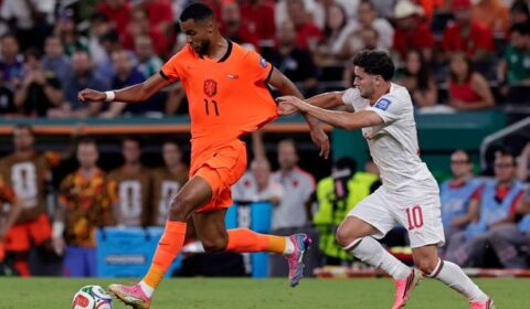John Barnes weighs in on Cody Gakpo conundrum as Liverpool faces transfer decision
