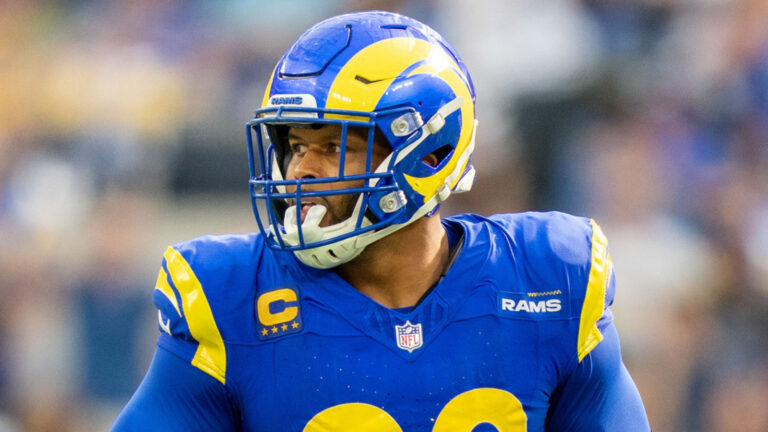 Massive update about Aaron Donald possibly returning to Rams surfaces