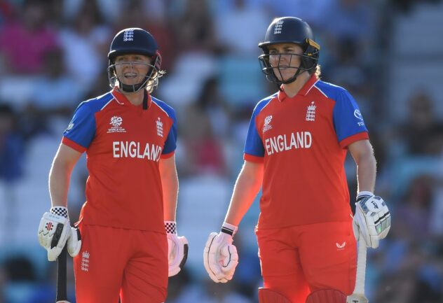 Nat Sciver-Brunt, Heather Knight put England in final