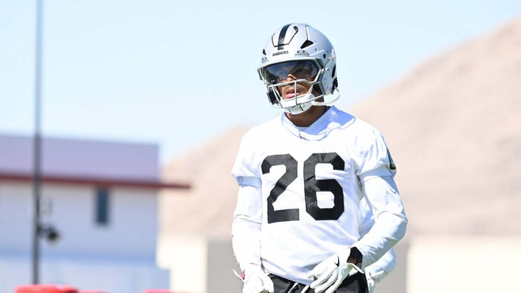 Non-Las Vegas Raiders quarterbacks who have the most pressure on them heading into the 2026 season