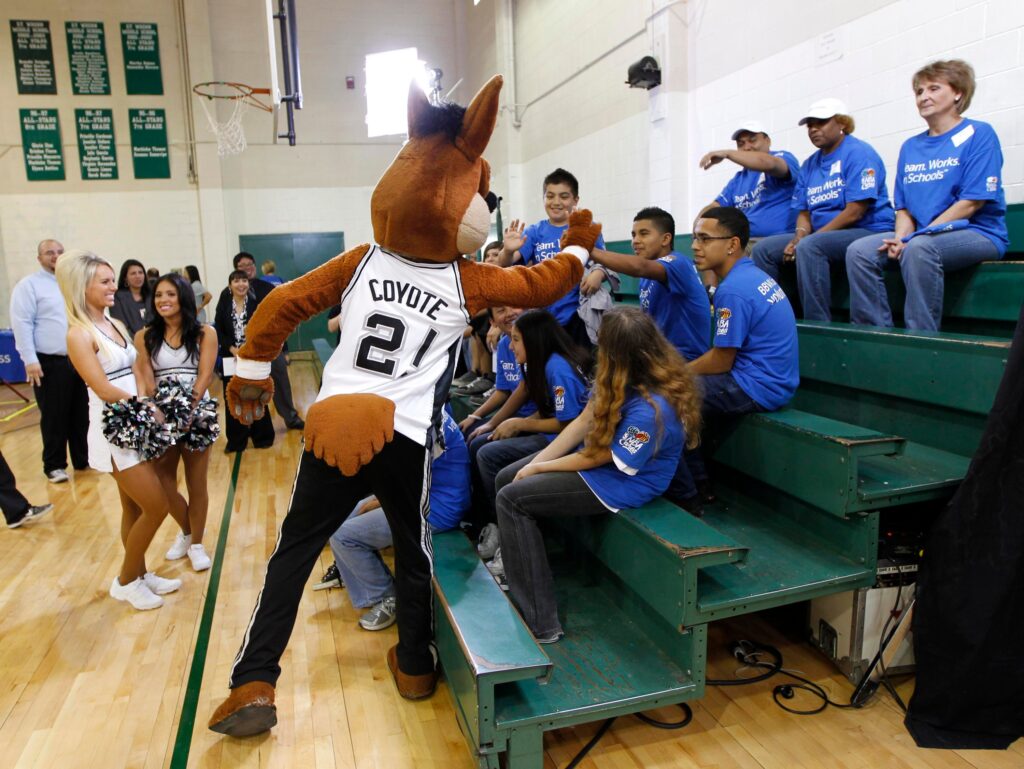 Open Thread: Spurs to host Back To School Bash