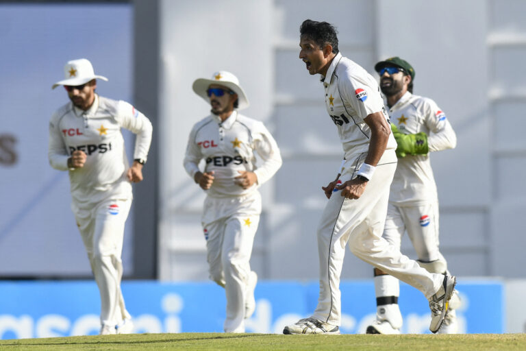 Pakistan lose and regain their marginal advantage on 14-wicket day