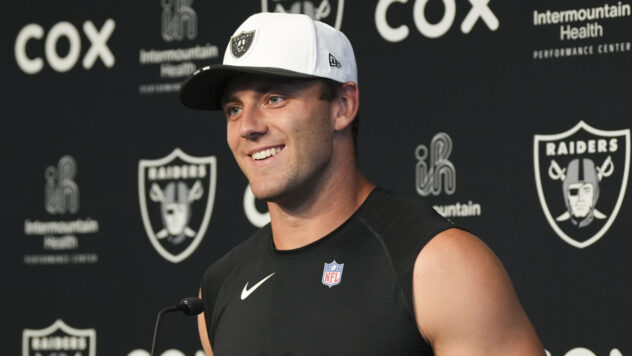 Raiders' Brock Bowers receives high praise from Maxx Crosby, rival tight end