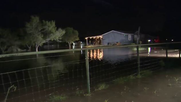 Roads flood in Crystal City as water flows downstream after severe storms