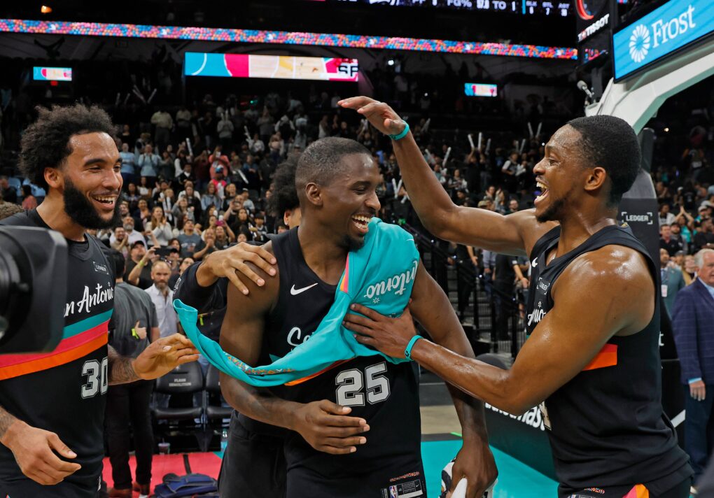 Spurs re-sign David Jones Garcia to two-way contract