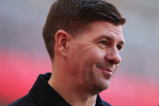 Steven Gerrard humbled by receiving highest honor from Liverpool fans
