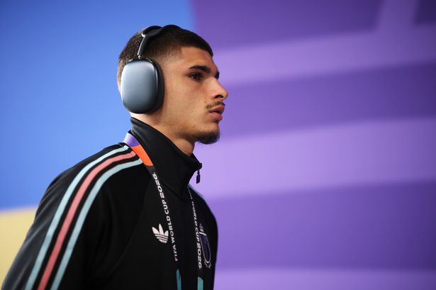 Striker hands in transfer request to force move after Arsenal and Chelsea interest revealed
