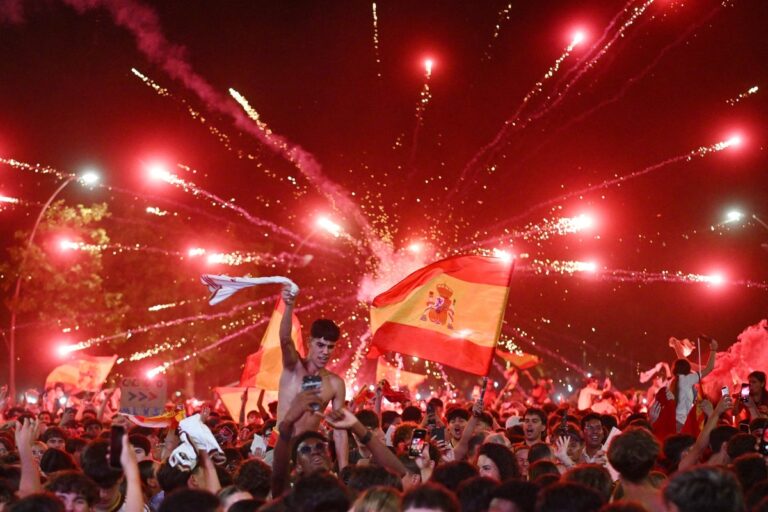 Thousands of Spanish fans erupt in celebration after historic World Cup final victory over Argentina