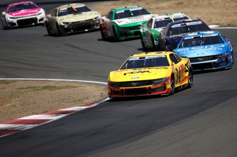 Todd Gilliland signs contract extension with Front Row Motorsports
