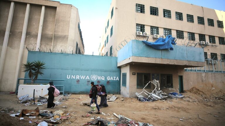 US urges donors to abandon UNRWA funding as UN defends agency's mission