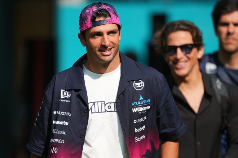Williams under fire as Carlos Sainz is "getting nowhere" in bid to turn team around