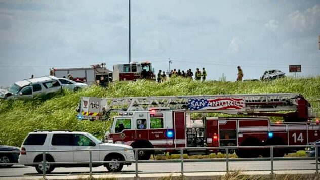 2 children ejected in U.S. 281 crash that closed northbound lanes for hours, police say