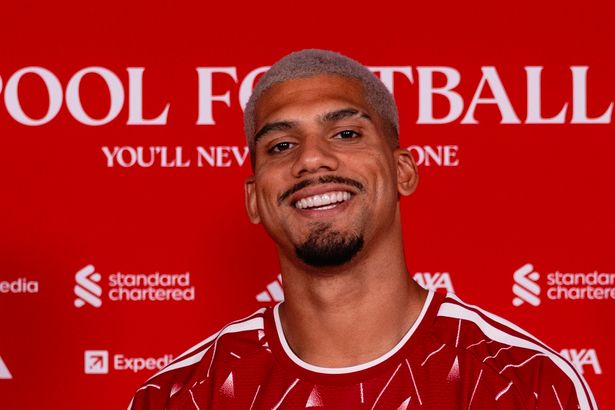 Andoni Iraola must axe players as Liverpool faces immediate problem after Ronald Araujo transfer