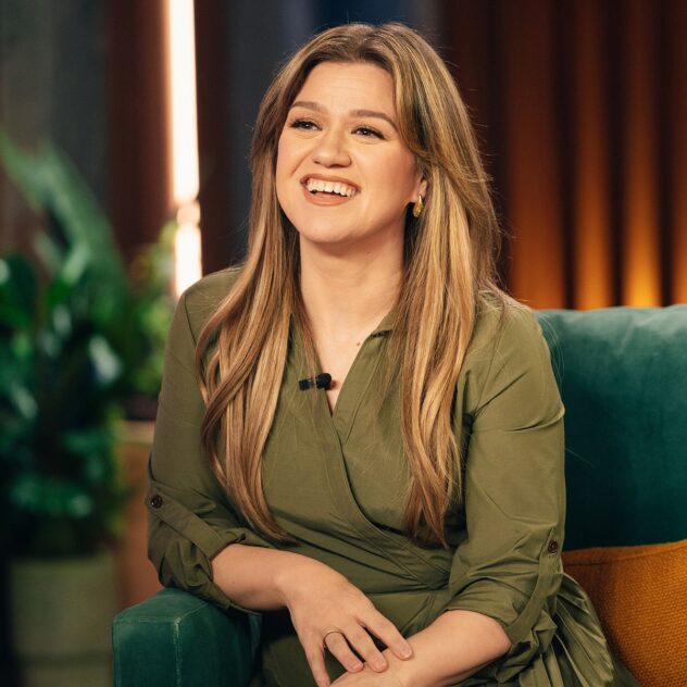 How Kelly Clarkson Signed Off Her Talk Show After 7 Years