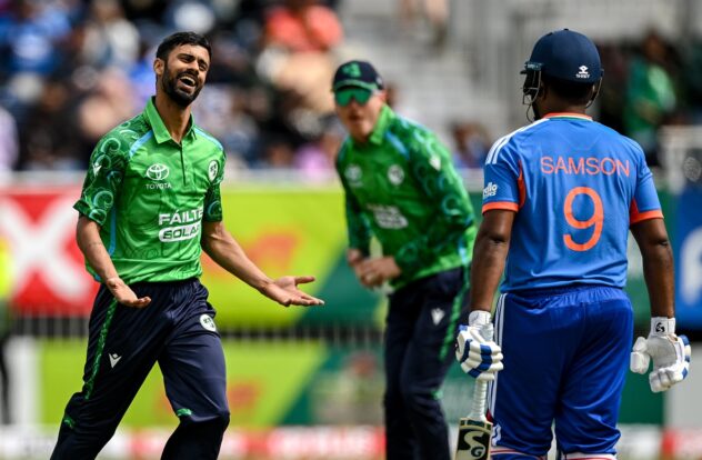 Ireland opt to bowl, hand out three debuts