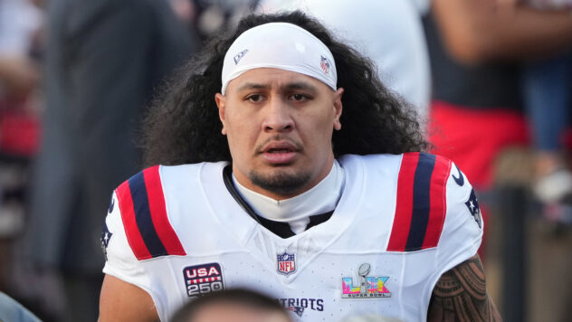 Jaguars Sign LB Jahlani Tavai