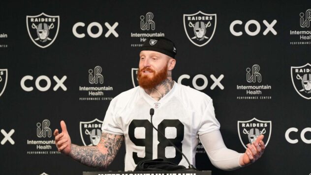 Las Vegas Raiders DT Thomas Booker details just how beneficial it’s been to have Maxx Crosby back for training camp