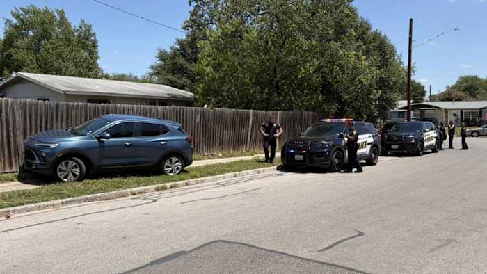 Man steals woman’s SUV while she was making an Amazon delivery on West Side, SAPD says