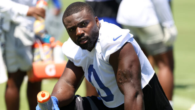 OLB Byron Young Open To Rams Extension