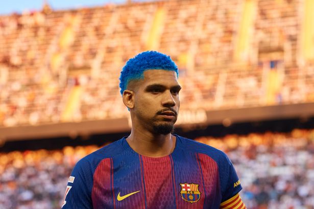 Ronald Araujo planned to stay at Barcelona before meeting prompted Liverpool move