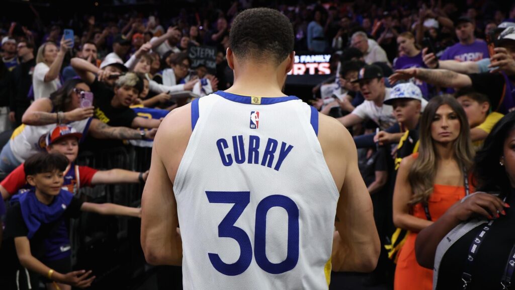 Steph Curry wants 'to win and finish his career' with the Warriors, says GM Mike Dunleavy, but can he do both?