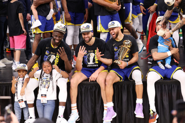 Warriors legend gives LeBron James ultimate flowers: ‘He has no weakness’