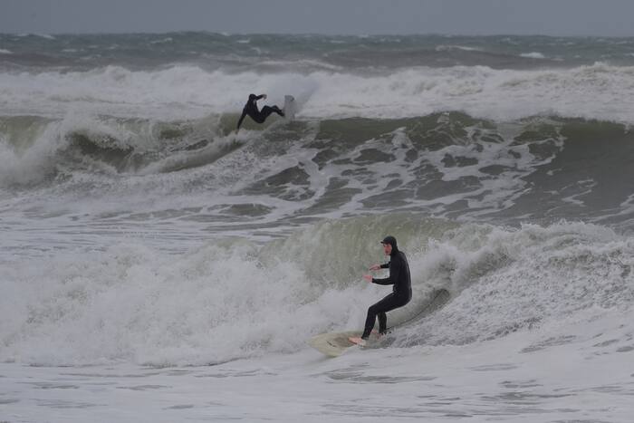 A persistent nor'easter batters US Northeast, causing coastal flooding, outages and at least 1 death