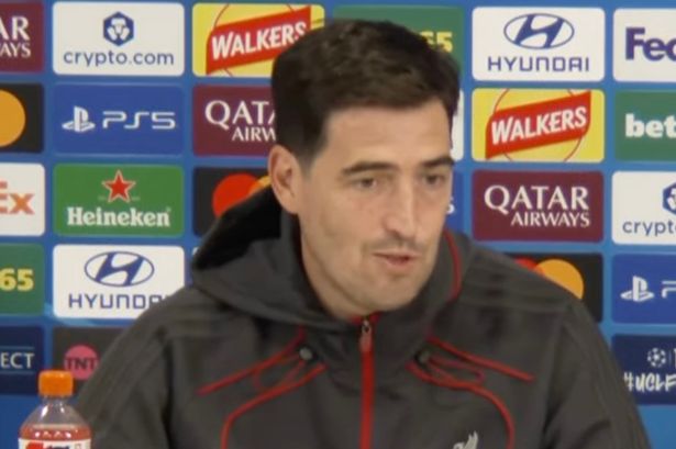 Andoni Iraola responds directly to Alexis Mac Allister's contract bombshell