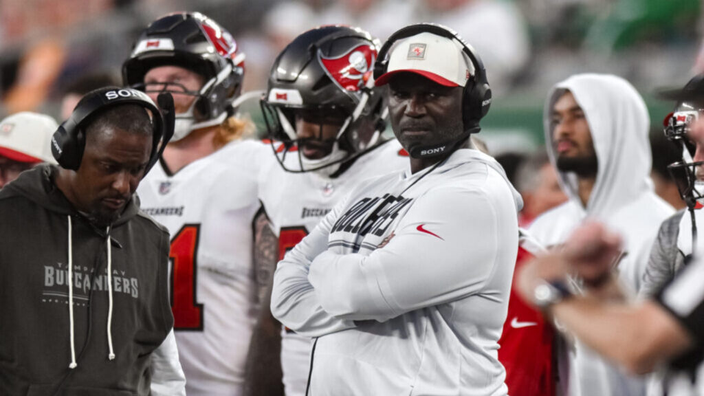 Buccaneers Sign New Quarterback Before Packers Game