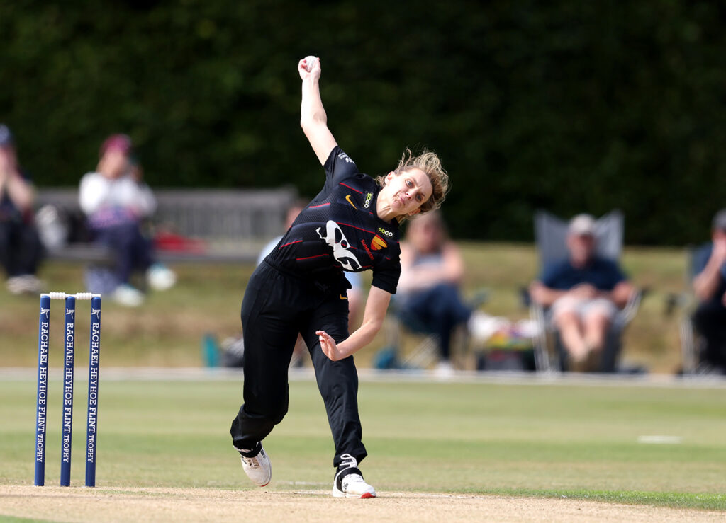 Coppack five-for sets up Surrey rout of Warwickshire