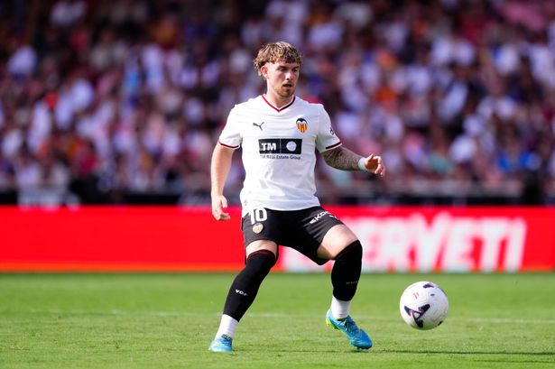 Harvey Elliott 'slow and out of shape' as Spanish media eviscerates Valencia debut